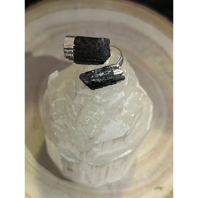 ANILLO TURMALINA BRUTO AJUSTABLE EN BAÑO DE PLATA