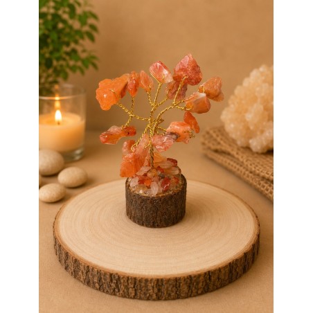 Árbol de alambre con cornalina y base de madera