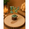 Árbol de alambre con cuarzo verde y base de madera