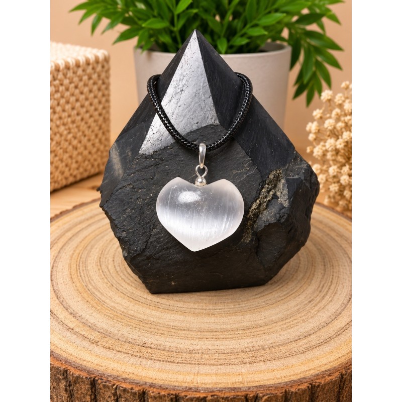 Colgante Corazón de Selenita de 2 cm con Engarce de Acero Inoxidable Hipoalergénico