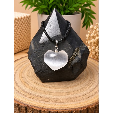 Colgante Corazón de Selenita de 2 cm con Engarce de Acero Inoxidable Hipoalergénico