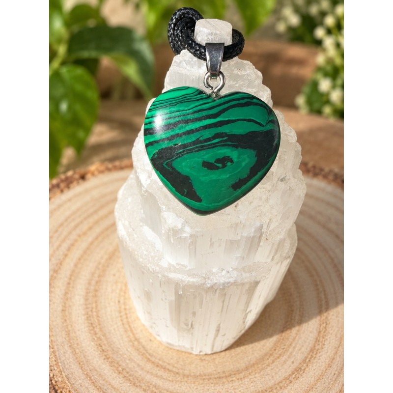 Colgante corazón de malaquita pulida